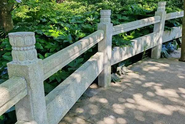 贵州省大连花岗岩栏杆和青石栏杆哪个好价格优惠品质放心